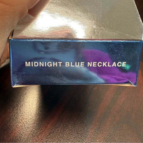 Avon midnight blue NIB Vintage-Inspired Silver and Blue Filigree Necklace 2006 - Picture 3 of 6